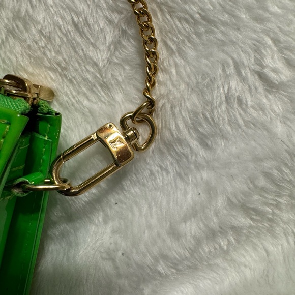 Louis Vuitton x Robert Wilson Green Patent Fluo Lexington w/ Chain Strap - Picture 9 of 11